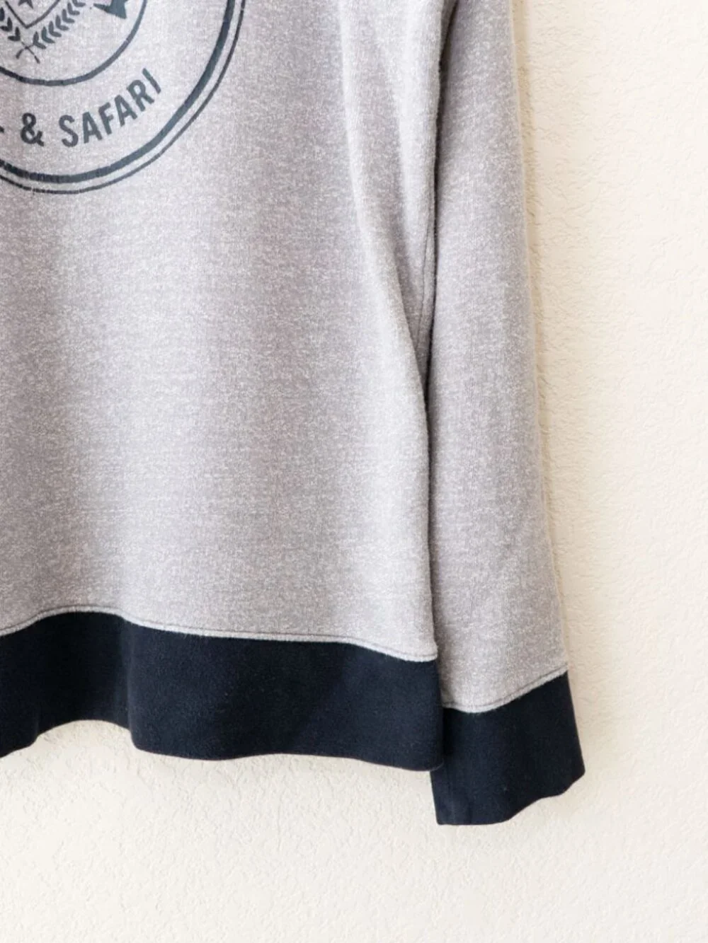 Banana Republic Travel Safari Sweatshirt Gray Logo Graphic Pullover Large